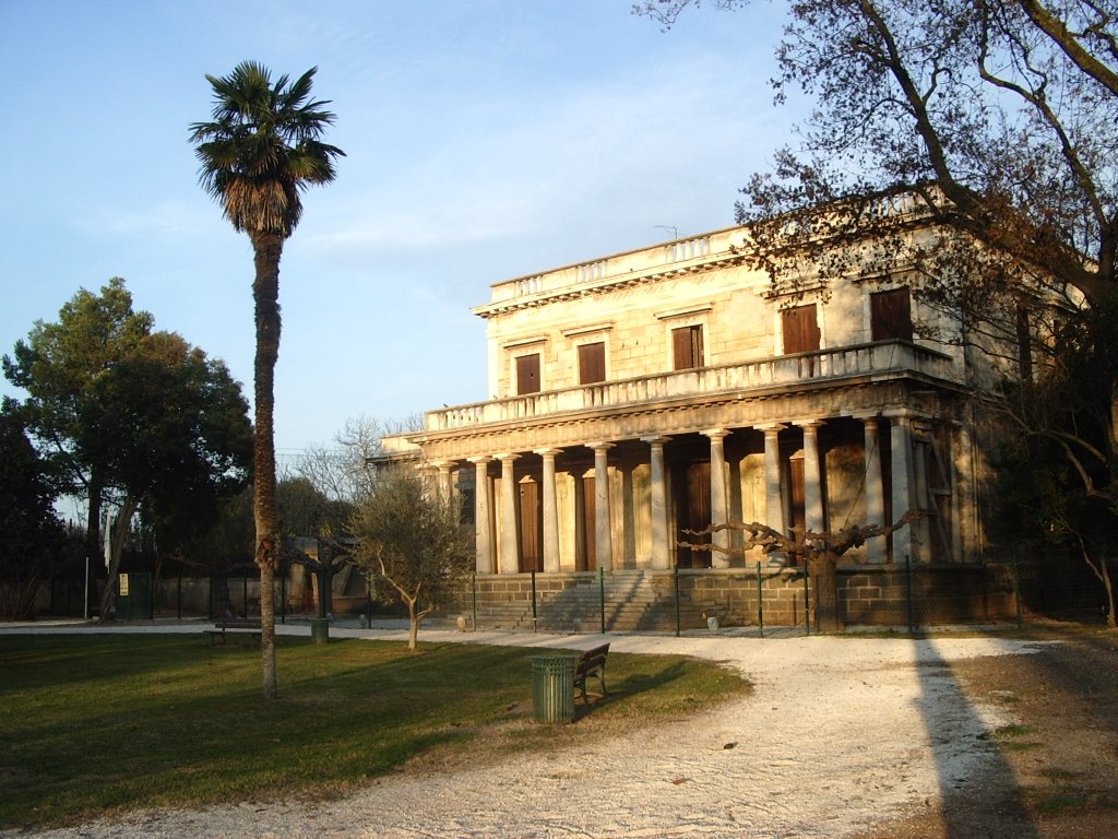 Façade du Château Laurens à Agde, lieu d’exposition des pianos historiques prêtés par la Fondation René Portes
