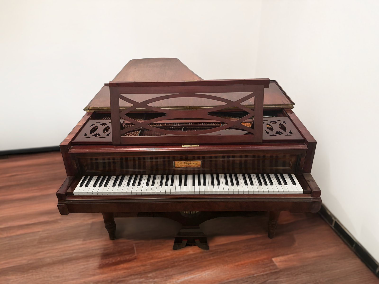 Vue de face du piano à queue Pleyel de 1838